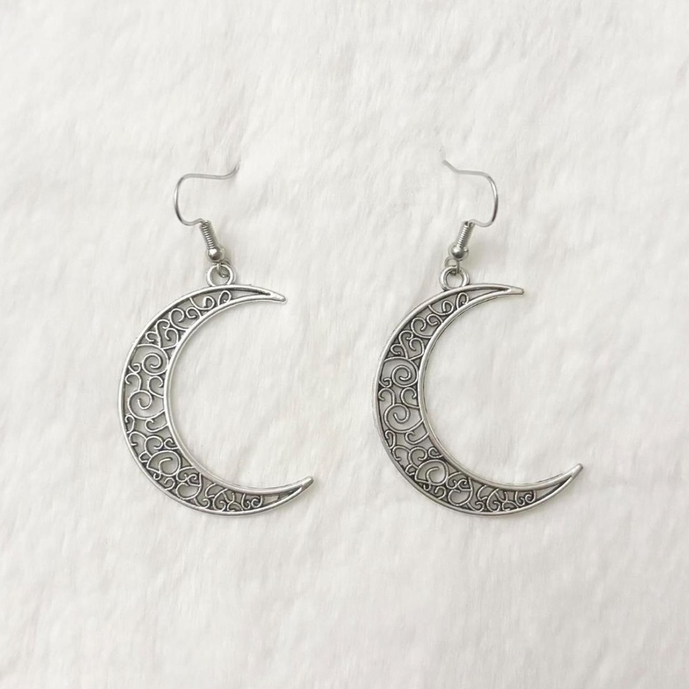 5/$15 🩷 MUST BUNDLE Silver Filigree Crescent Moon Dangle Earrings